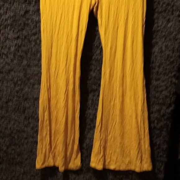 MUSTARD colored jumpsuit - Picture 7 of 7